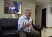 Roberto Gilbert Febres-Cordero es doctor en Medicina y Cirugía con especialidad en Cirugía Cardiovascular. Fue concejal de Guayaquil y asambleísta alterno. Es propietario de la Clínica Guayaquil.