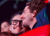 Pedro Pascal fue fotografiado en Nueva York acompañado del artista y director de arte argentino Rafa Olarra.