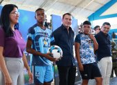 El presidente Daniel Noboa participó en una jornada deportiva con jóvenes en el Coliseo de la Universidad de Guayaquil.