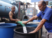 Habitantes de diversas zonas de Durán están indignados ante la falta de agua potable.