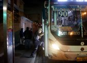 Pocos buses aún mantienen una frecuencia nocturna disciplinada.