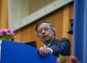 El presidente Gustavo Petro denunció que el dispositivo habría sido “lanzado desde un avión”
