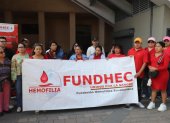 Pacientes con hemofilia enfrentan incertidumbre por decisiones sobre medicamentos.