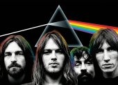 Pink Floyd lanzó The Dark Side of the Moon el 1 de marzo de 1973 en los Estados Unidos (práctica común en los 70's), pero en Reino Unido fue estrenado el 24 de marzo.