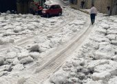 Lluvia con granizo y tormentas eléctricas afectó la movilidad en el centro y sur de Quito.