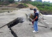 La crecida del río afectó al puente hacia la comuna Salanguillo.