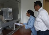 La prefecta de Pichincha, Paola Pabón, presentó la demanda de inconstitucionalidad en contra de la reforma al Cootad, en la sede de la CC, en Quito.