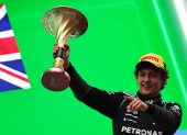 El joven piloto de Mercedes, Andrea Kimi Antonelli, como campeón de China.