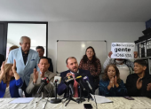 Juan Esteban Guarderas presentó su precandidatura junto a un grupo de ciudadanos.