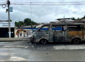 Así quedó la furgoneta en la que estaba la víctima. Los atacantes la incendiaron pese a que él estaba en su interior.