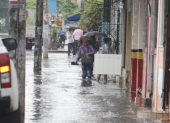 Las fuertes precipitaciones dejaron calles anegadas en varias zonas de Guayaquil.