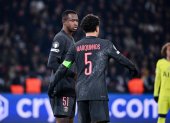 Willian Pacho (i) junto a Marquinhos, en un partido de PSG en Champions League.