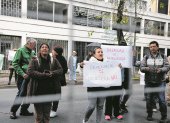 Reacción. Militantes de la Revolución Ciudadana han realizado plantones en los exteriores del TCE, en Quito.