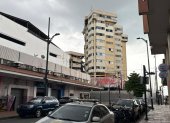 El incendio del centro comercial Multicomercio, que empezó el 11 de febrero de 2026 y se extendió por al menos cinco días, afectó también a los negocios adyacentes.
