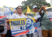 Con pancartas y consignas, ciudadanos pidieron la liberación de Aquiles Álvarez durante una protesta en Guayaquil.