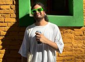 Diego Mendoza fue en su momento también baterista de metal. Tocó en Ácaro, grupo guayaco de heavy, thrash y música progresiva.