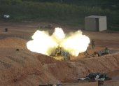 Una unidad de artillería israelí desplegada en la frontera entre Israel y Líbano bombardea objetivos al otro lado de la frontera en Líbano, al norte de Israel.