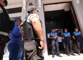 Oficiales de la Policía Nacional ingresaron al municipio como parte de un procedimiento.