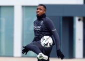 Willian Pacho en el entrenamiento de PSG, previo al duelo de Champions League.