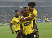 Johnny Quiñónez celebra su gol ante Liga de Quito.