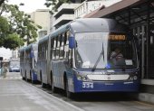 Un bus del sistema de transporte masivo Metrovía está involucrado en el atropellamiento de un hombre, quien falleció, en el centro de Guayaquil.