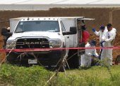 Peritos forenses trabajan en la excavación de una fosa clandestina en la zona de ‘Las Agujas’ en Zapopan (México).