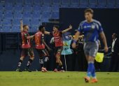 Los jugadores del Deportivo Cuenca celebran uno de los dos tantos con los que vencieron a Emelec en Guayaquil.
