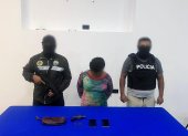 Una mujer fue aprehendida en Machala durante un operativo de la Policía Nacional.