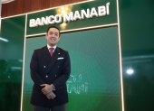 Es el presidente del directorio del Banco Manabí. Máster en Ciencias Jurídicas y máster en Derecho Internacional de los Negocios.