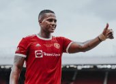 Antonio Valencia mantiene contacto permanente con el balompié de Inglaterra.