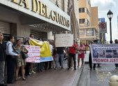 Los copropietarios Nelson Pita y Wilson Gallegos rindieron su versión ante la Fiscalía. Señalan negligencia y falta de permisos en el inmueble de Guayaquil.