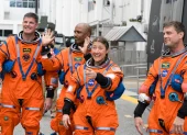 Fotografía cedida por la NASA en la que aparecen los integrantes de la tripulación de la misión Artemis II.