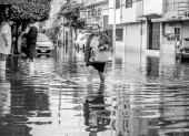 En años pasados, pese a obstáculos como inundaciones, la ciudadanía se ha desplazado a los distintos cantones en días de elecciones.