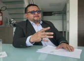 Marco Antonio Núñez, gerente legal de Inycofyi, defiende los trabajos ejecutados por esta empresa en las centrales Salitral y Quevedo.