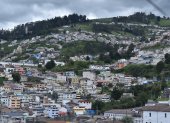 Crecimiento. La construcción de viviendas alcanza laderas y periferias de Quito, bajo una normativa que abre debate sobre planificación territorial.