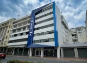 Edificio del Centro Médico Madre María, iniciativa de la Fundación Redima para brindar atención médica en el centro de Guayaquil.