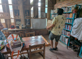 El proyecto de bibliotecas comunitarias busca acerca libros a quienes antes no tenían acceso.