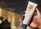 Autoridades recomiendan protección solar y precaución ante la exposición prolongada al aire libre.