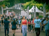 Durante el feriado por Semana Santa en Guayaquil, visitantes recorrieron el Malecón 2000.