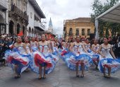 Estudiantes de los colegios de Cuenca participaron en el desfile que abrió las festividades por los 469 años de Fundación española.
