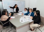 Las maestrías en educación online permiten a los docentes actualizar sus conocimientos sin dejar el aula.