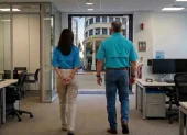 Imagen elaborada con inteligencia artificial (Gemini) para graficar esta historia sobre Marcela Aguiñaga y Carlos Serrano.