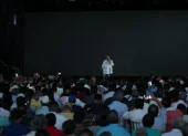 El corte de luz también tomó por imprevisto a los asistentes de la conferencia convocada por el exalcalde Nebot.