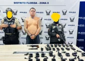 Policía halló armas y radios usados por Los Lagartos en redada en Nueva Prosperina.