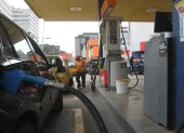 A diferencia de las gasolinas Extra y Ecopaís, la gasolina súper se ajusta directamente al mercado internacional