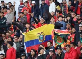 La hinchada del Deportivo Cuenca esta de fiesta con su equipo por los buenos resultados.