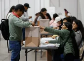 Voto. Los peruanos eligieron entre 35 opciones para determinar al nuevo presidente de la República. El país se encuentra fragmentado políticamente.