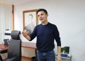 Wilson Merino es actual concejal del Distrito Metropolitano de Quito. Ha fiscalizado casos como la compra de Trolebuses.