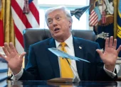 El presidente estadounidense, Donald Trump, se negó el lunes a disculparse por criticar al papa León XIV.