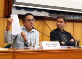 Andres Quishpe, presidente de la UNE, denuncia el deterioro de la infraestructura escolar en planteles fiscales del país.